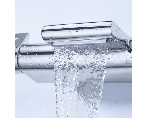 Vodovodní kohoutek s tekoucí vodou