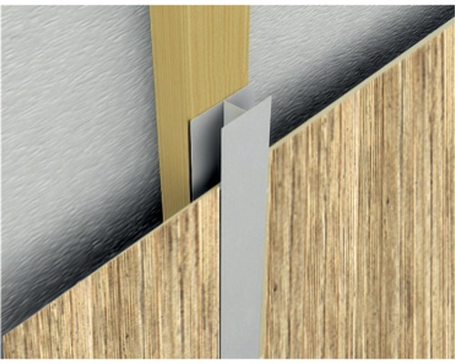 Detail dřevěné fasády se spárovým profilem