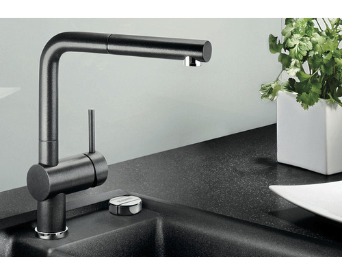 Kuchyňská baterie s výsuvnou sprchou na pracovní desce