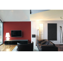 Obývací pokoj s televizí, lampou a pohovkou v moderním designu