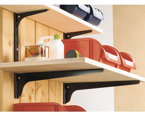 Regálový systém s policemi a konzolami polic ve skladu