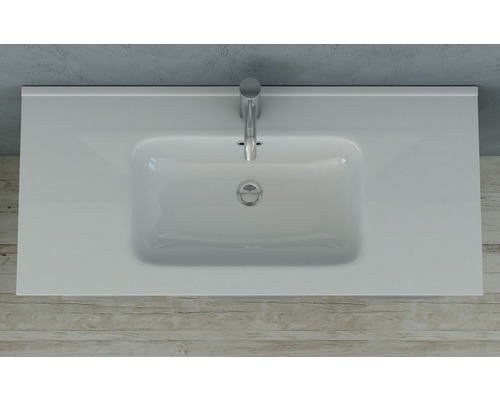 Umyvadlo s vodovodní baterií a umyvadlem