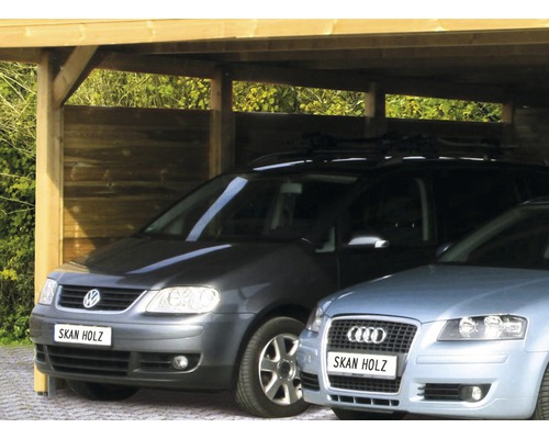 Dřevěný dvojitý carport se dvěma zaparkovanými auty