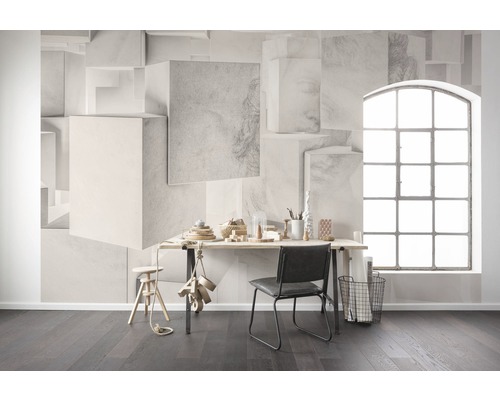 Pracovna se stolem, židlí, dřevěnou podlahou a fototapetou se vzorem kostky