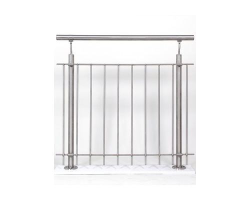 Nerezové zábradlí s vertikálními tyčemi