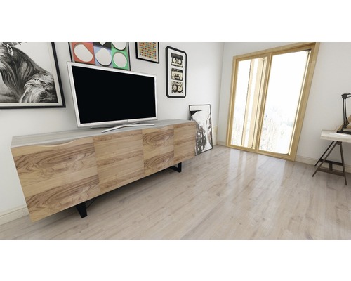 Obývací pokoj s dřevěnou televizní skříňkou a televizorem