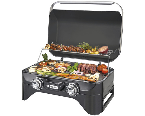 Gril s jídlem na grilovacím roštu