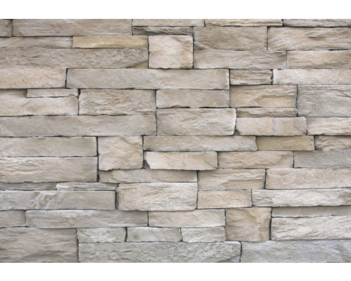 Obklad stěny imitující kámen