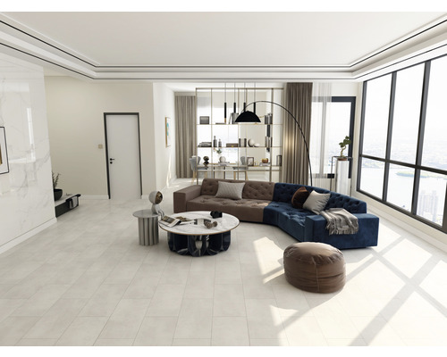 Moderní obývací pokoj s rohovou pohovkou, konferenčním stolkem a velkým oknem