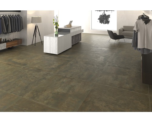 Velká místnost s podlahovými dlaždicemi