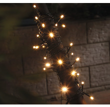 LED světelný řetěz obtočený kolem sloupku