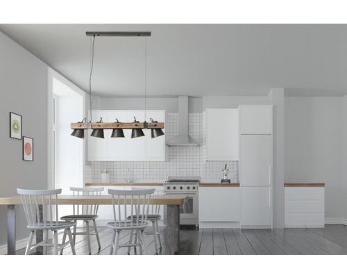 Jídelna s jídelním stolem a závěsnou lampou s dřevem a několika světly