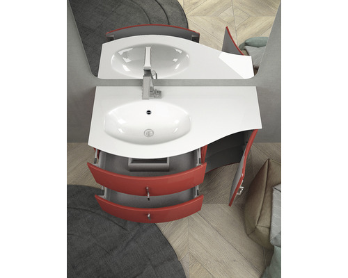 Koupelna s umyvadlem, umyvadlovými mísami a zásuvkami