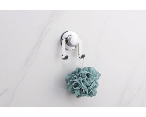 Háček s přísavkou a koupelovou houbou