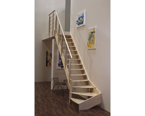 Dřevěné schodiště s nerezovým zábradlím v interiéru