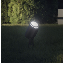 Zahradní reflektor pro osvětlení trávníku