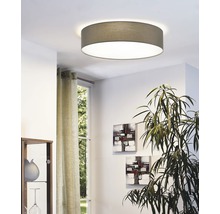 Pokoj s kulatým textilním stropním svítidlem