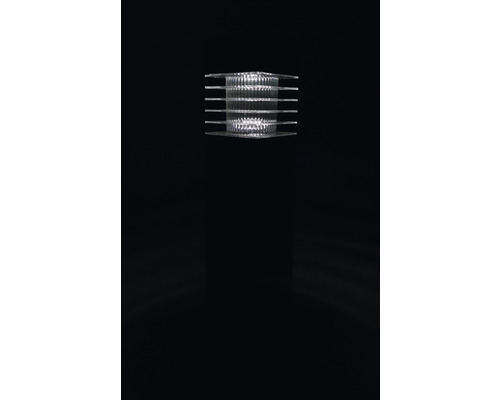 Dekorativní stolní lampa s žebrovaným stínidlem