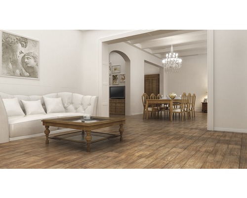 Obývací pokoj s pohovkou, dřevěnou podlahou a jídelním stolem