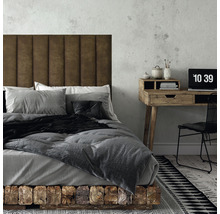 Ložnice s postelí, velkým čelem postele, psacím stolem a židlí