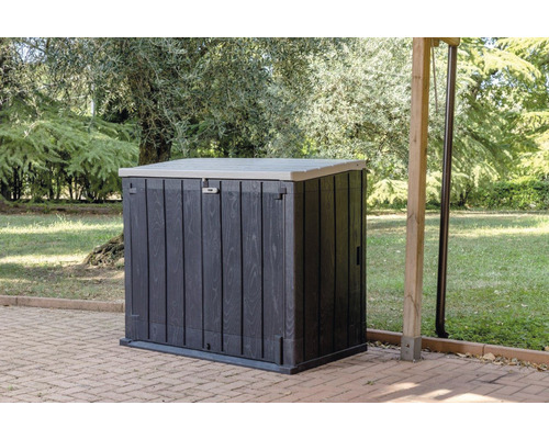 Plastová zahradní skříň s dřevěnou strukturou pro venkovní použití