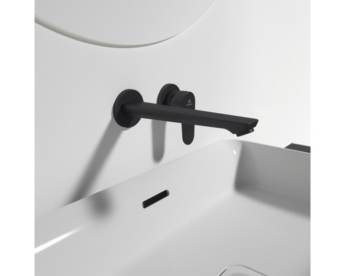 Nástěnná baterie s umyvadlem