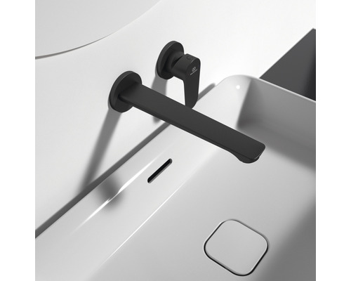 Nástěnná umyvadlová baterie nad umyvadlem