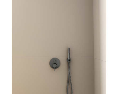 Podomítková sprchová souprava na zdi
