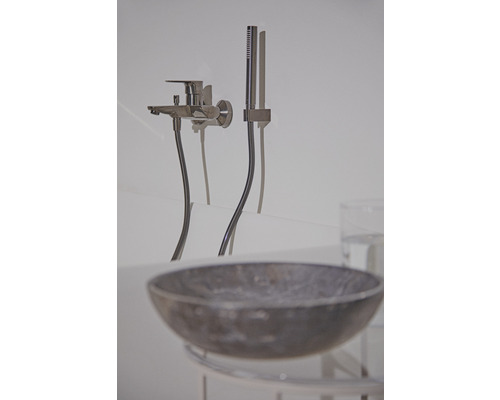 Koupelnová baterie s ruční sprchou a umyvadlem na desku