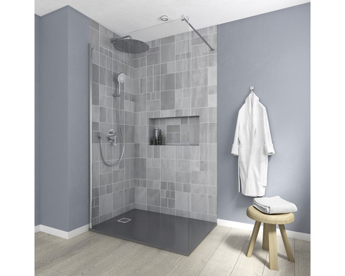 Walk-in sprcha s hlavovou sprchou, ruční sprchou a policí