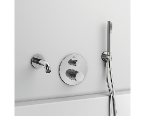 Vanová baterie s ruční sprchou a regulátorem teploty pro montáž na stěnu