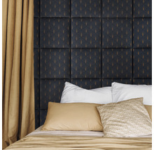 Ložnice s čalouněným čelem postele, polštáři a závěsy