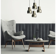 Obývací pokoj se dvěma křesly, konferenčním stolkem a závěsným svítidlem