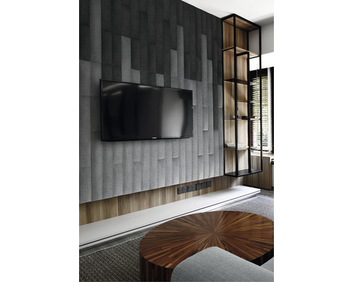 Obývací pokoj s televizí, nástěnnými panely, policí a kulatým stolem