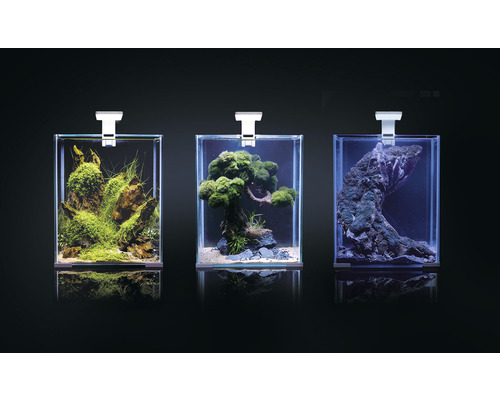 Tři zdobená akvária s osvětlením