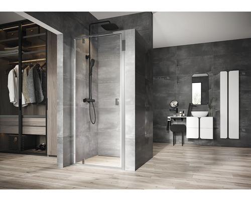 Moderní koupelna s walk-in sprchou, umyvadlem a šatnou