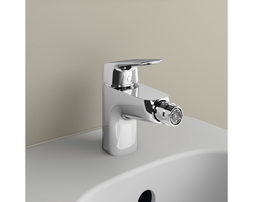 Bidetová baterie z lesklého kovu