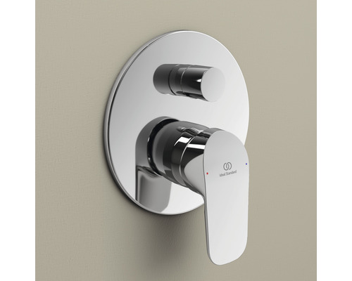 Podomítková sprchová baterie s kulatým designem a logem Ideal Standard