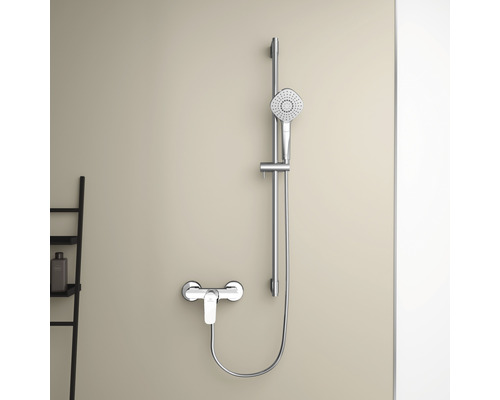 Sprchová baterie se čtvercovou sprchovou hlavicí a tyčí pro montáž na stěnu