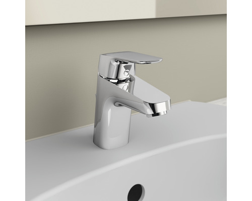 Umyvadlová baterie z kovu, pohled shora