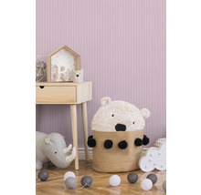 Dětská herna s hračkami, odkládacím stolem a dekorací