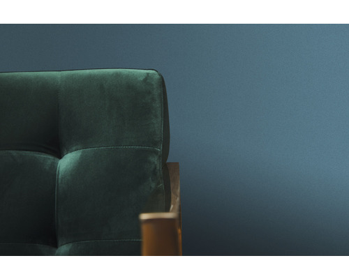 Detail zelené pohovky se sametovým potahem