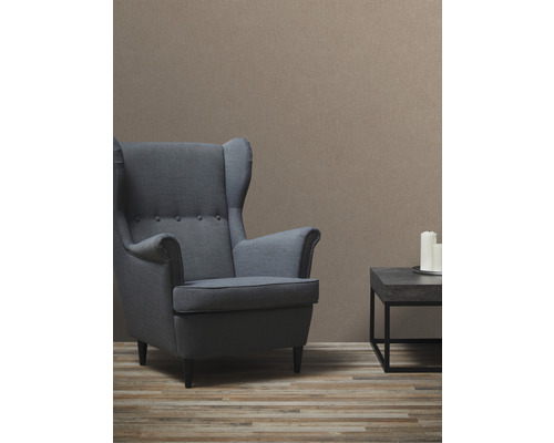 Obývací pokoj s křeslem a konferenčním stolkem