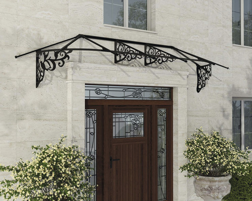 Stříška nad vchodové dveře s filigránovým, černým kovovým rámem