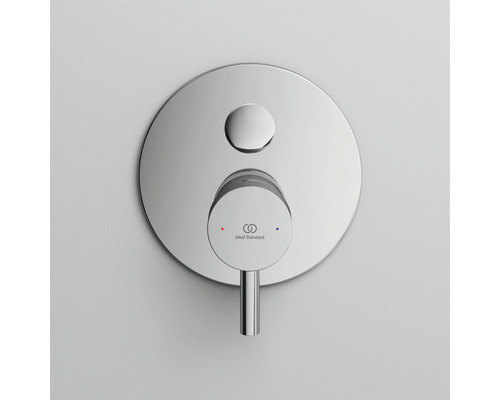 Nástěnná sprchová baterie s kulatým designem a logem Ideal Standard