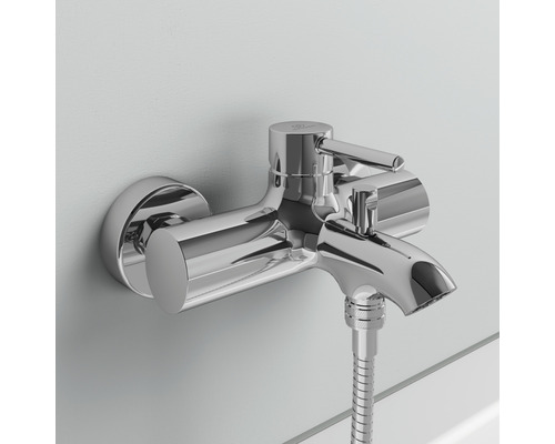 Chromovaná vanová baterie s hadicí pro montáž na stěnu