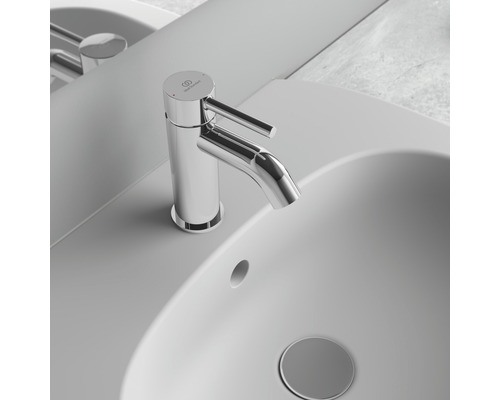 Umyvadlová baterie v koupelně