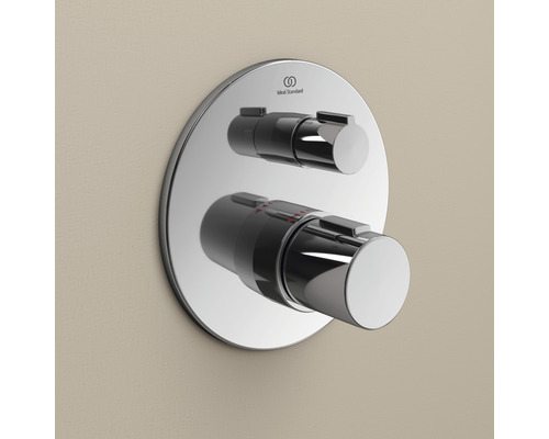 Logo Ideal Standard. Nástěnná sprchová baterie se dvěma regulátory.