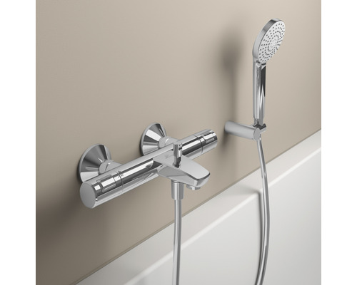 Nástěnná vanová baterie s ruční sprchou pro montáž na stěnu v koupelně