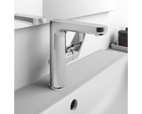 Jednopáková baterie z kovu v koupelně